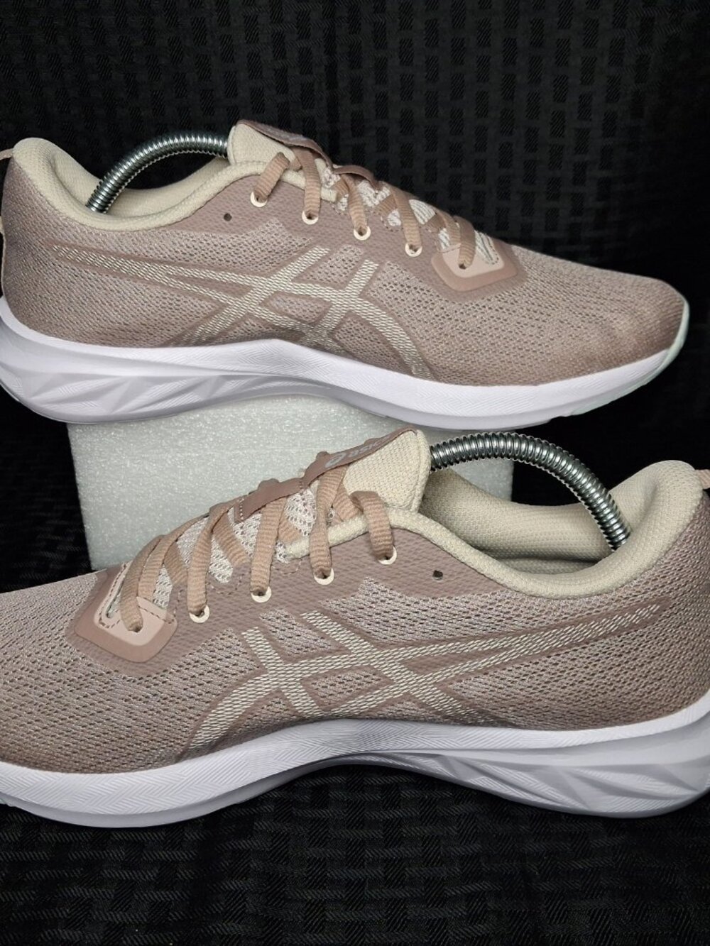 ASICS VERSABLAST 2 Women's Size 11 Running Shoes Fawn/Sky 1012B179-707